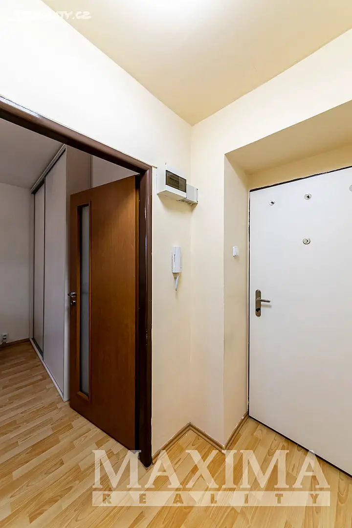 Pronájem bytu 1+kk 28 m², Svojšovická, Praha 4 - Záběhlice