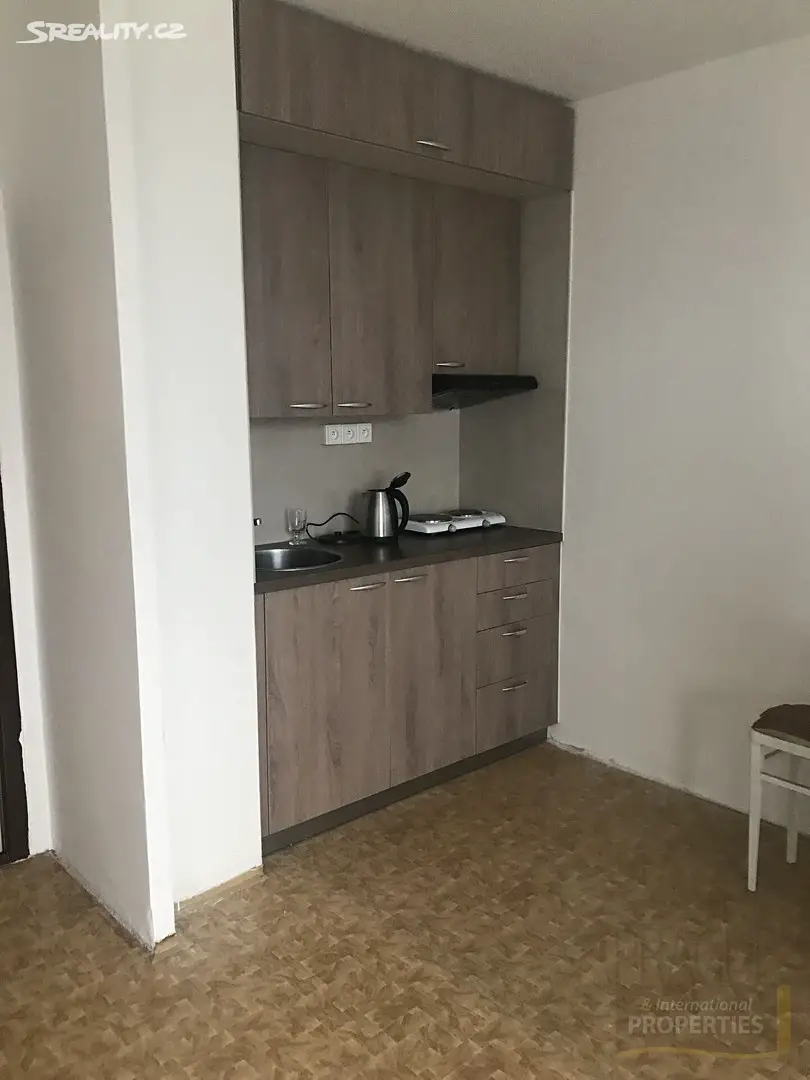 Pronájem bytu 2+kk 49 m², Urbánkova, Praha 4 - Modřany