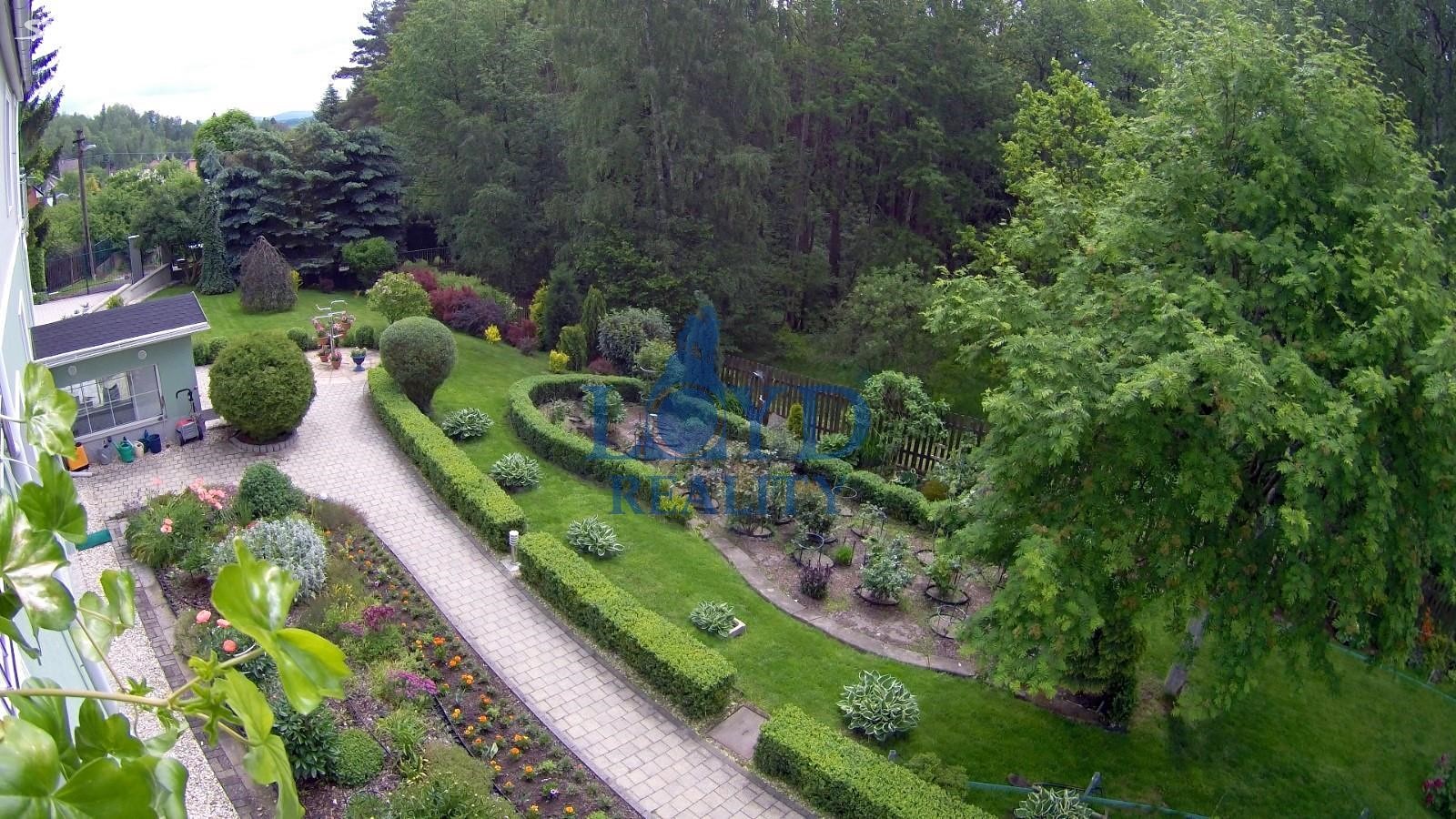 Prodej  vícegeneračního domu 529 m², pozemek 2 744 m², Sadov - Lesov, okres Karlovy Vary