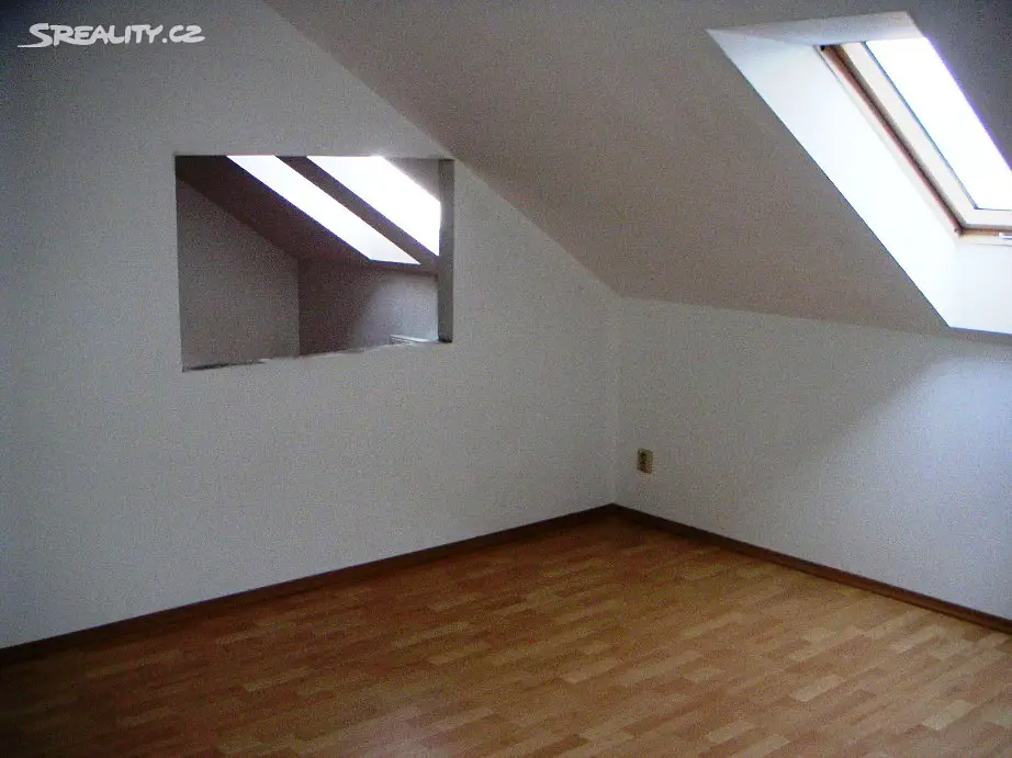 Pronájem bytu 3+1 80 m² (Podkrovní), Dubská, Teplice