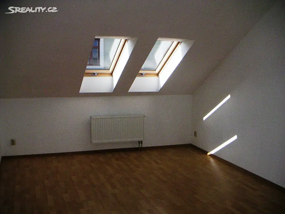 Pronájem bytu 3+1 80 m² (Podkrovní), Dubská, Teplice