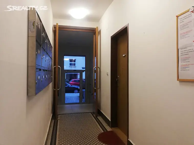 Pronájem bytu 1+kk 38 m², Karpatská, Praha 10 - Vršovice