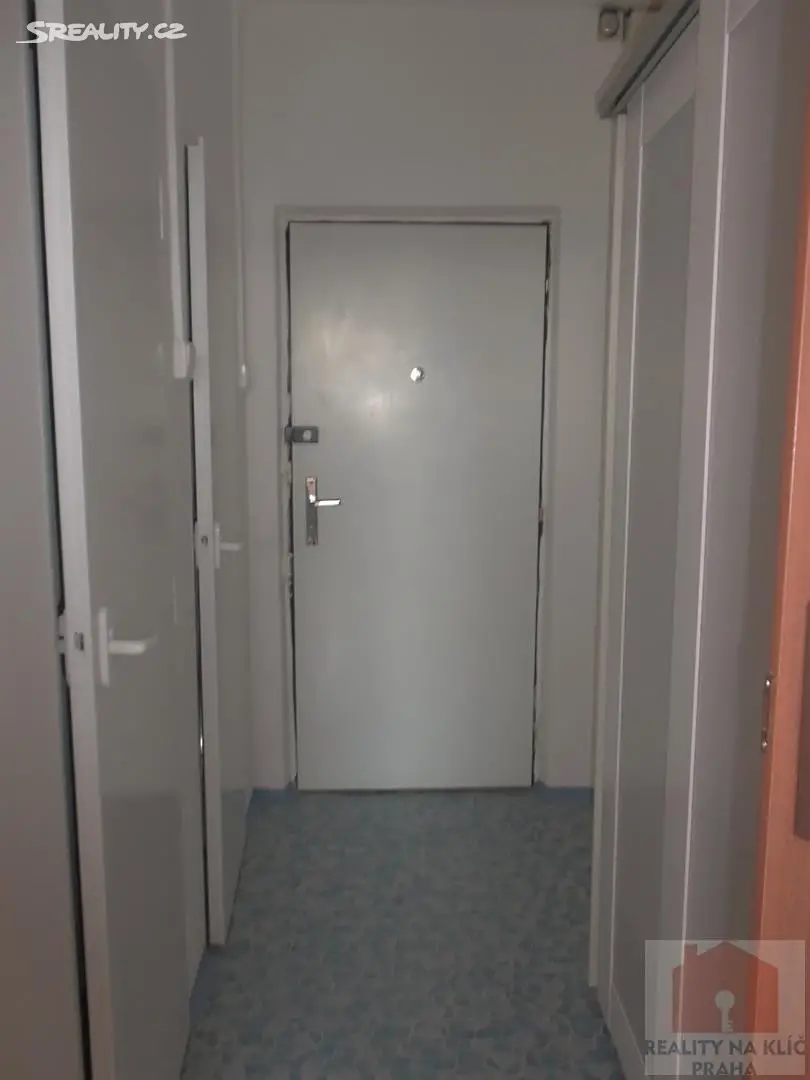 Pronájem bytu 1+kk 30 m², Chmelová, Praha 10 - Záběhlice