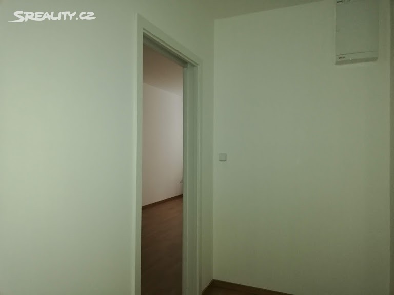 Pronájem bytu 2+kk 36 m², Karpatská, Praha 10 - Vršovice
