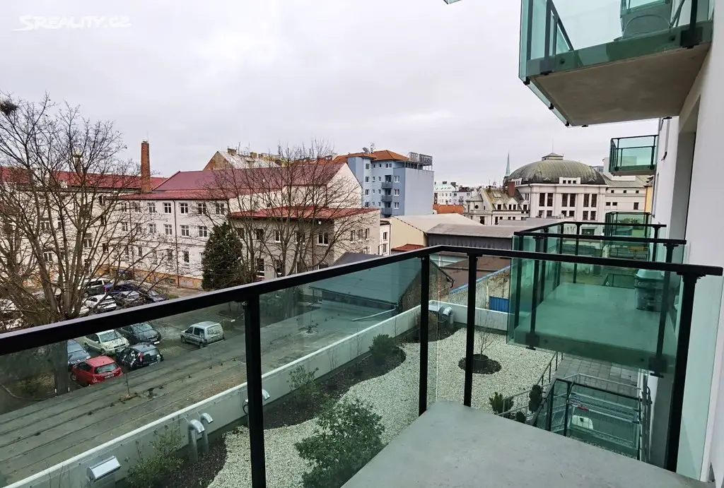 Pronájem bytu 1+kk 36 m², Poděbradova, Plzeň - Jižní Předměstí