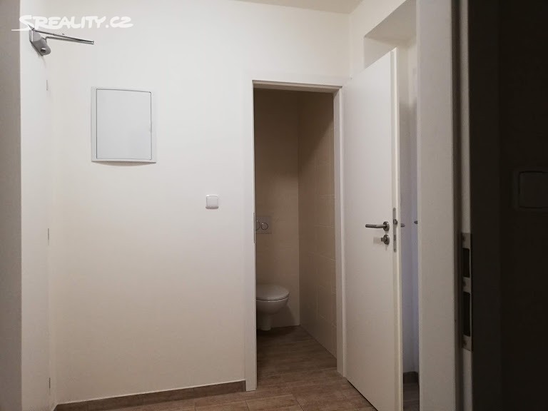 Pronájem bytu 1+kk 38 m², Malá Plynární, Praha 7 - Holešovice