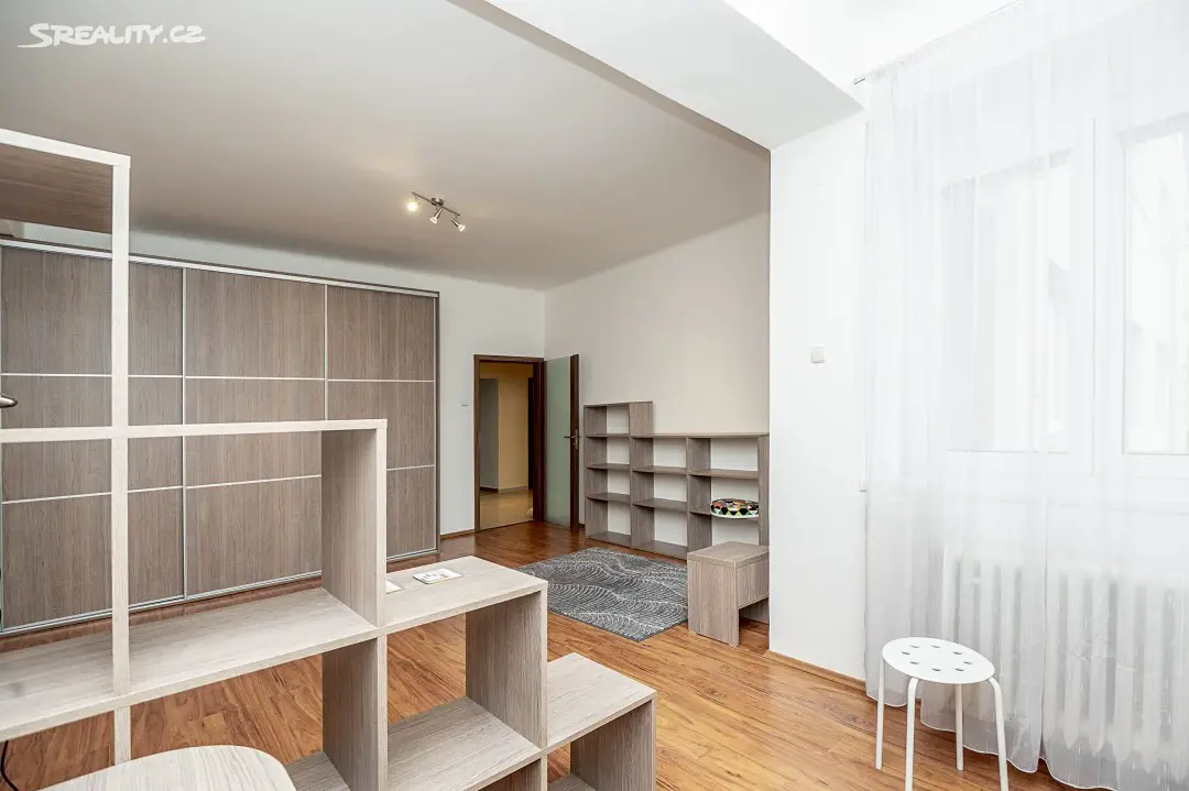 Pronájem bytu 3+1 96 m², 28. pluku, Praha 10 - Vršovice