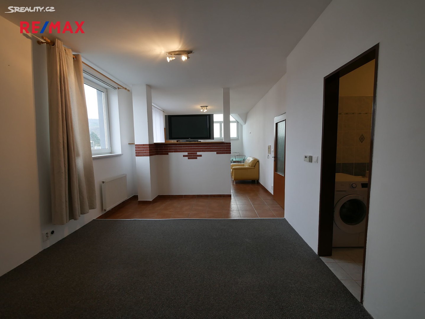 Pronájem bytu 1+kk 48 m², Pražská, Lety