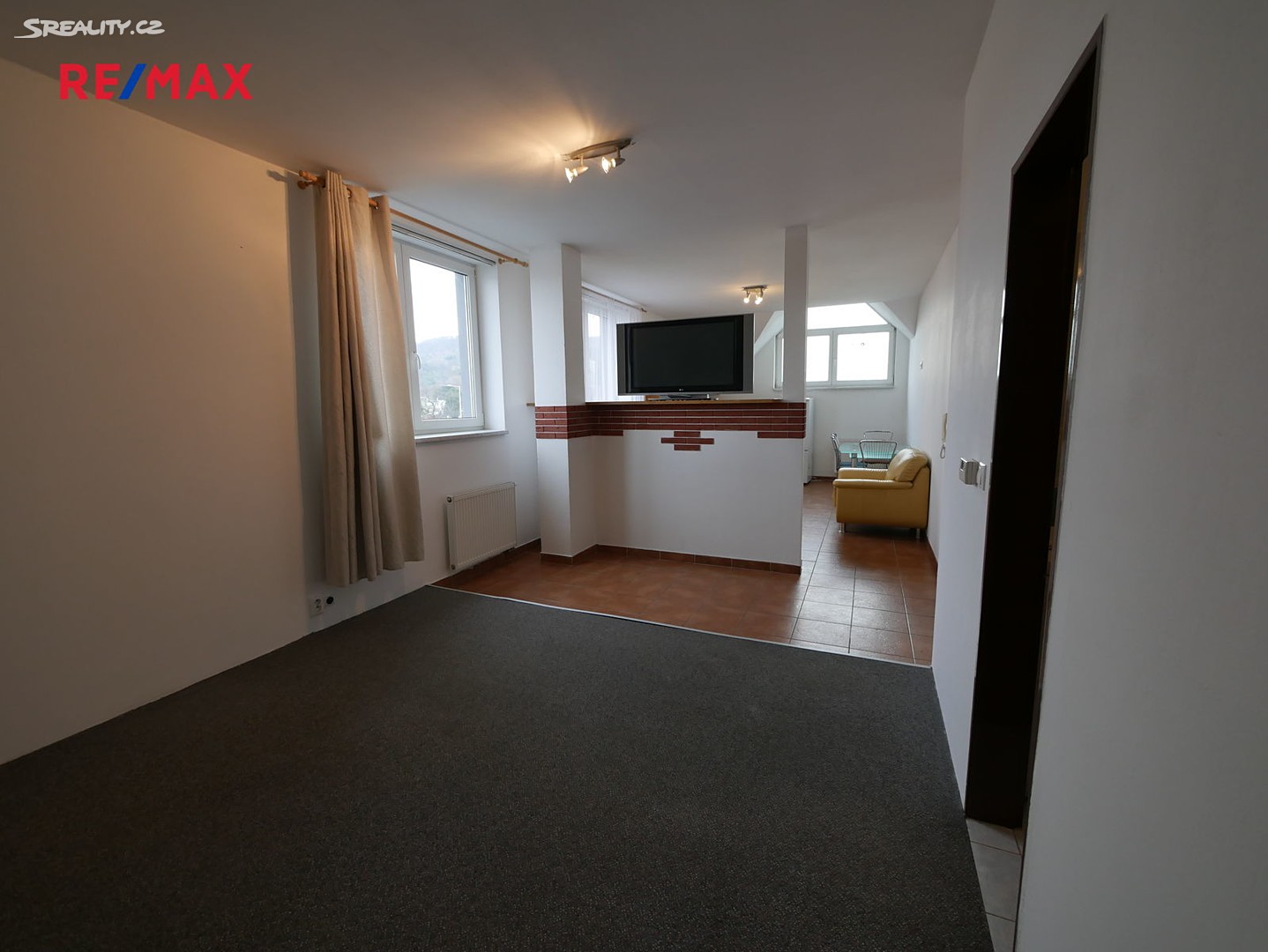 Pronájem bytu 1+kk 48 m², Pražská, Lety