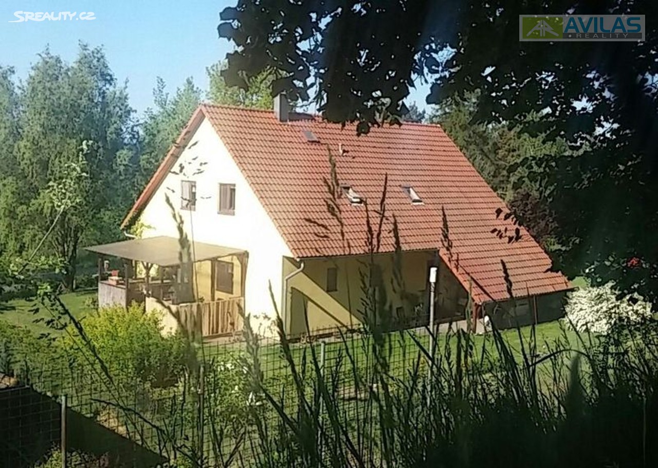 Prodej  vícegeneračního domu 300 m², pozemek 1 467 m², Bukovany, okres Benešov