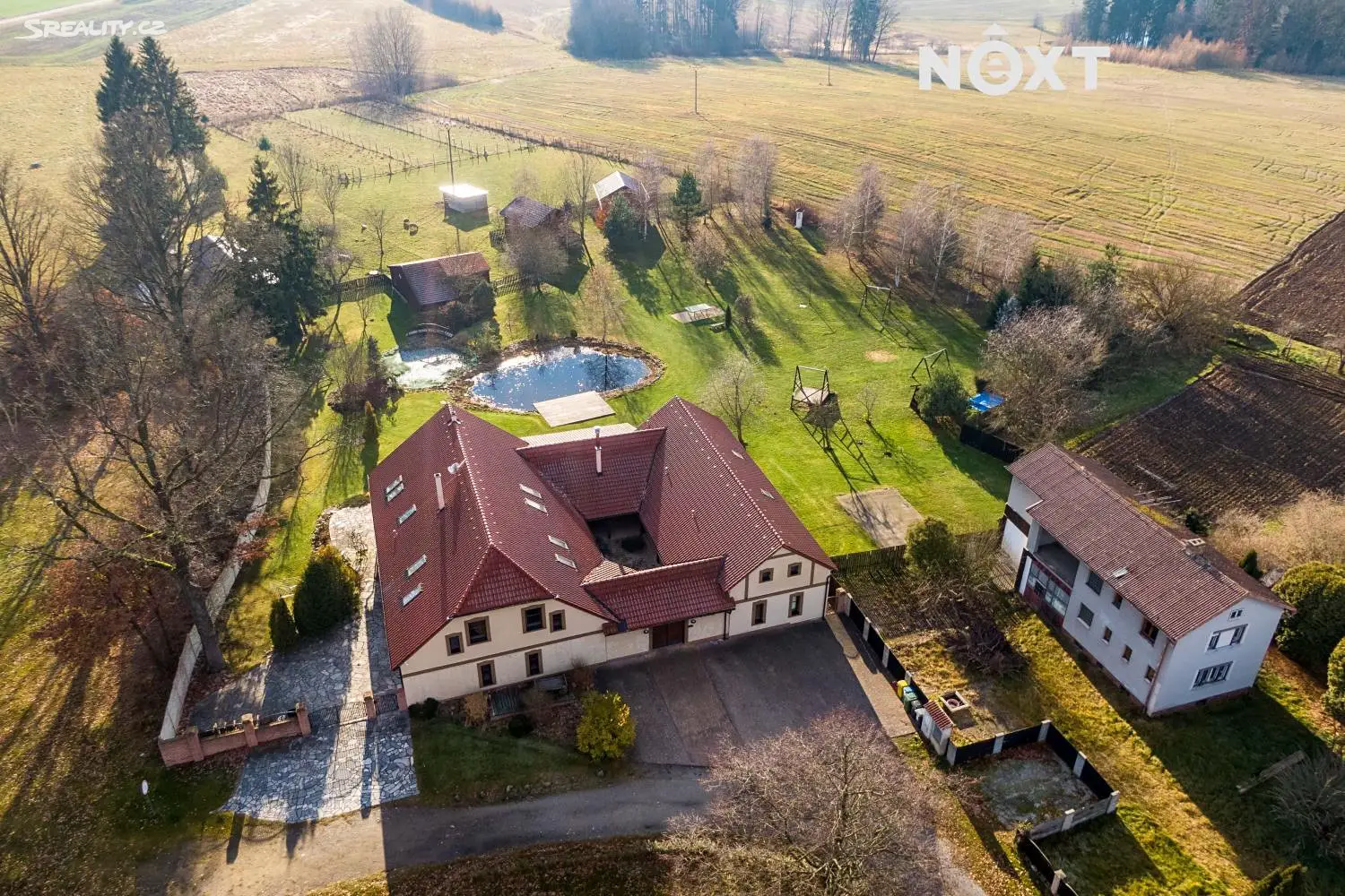 Prodej  rodinného domu 830 m², pozemek 93 923 m², Jarošov nad Nežárkou, okres Jindřichův Hradec