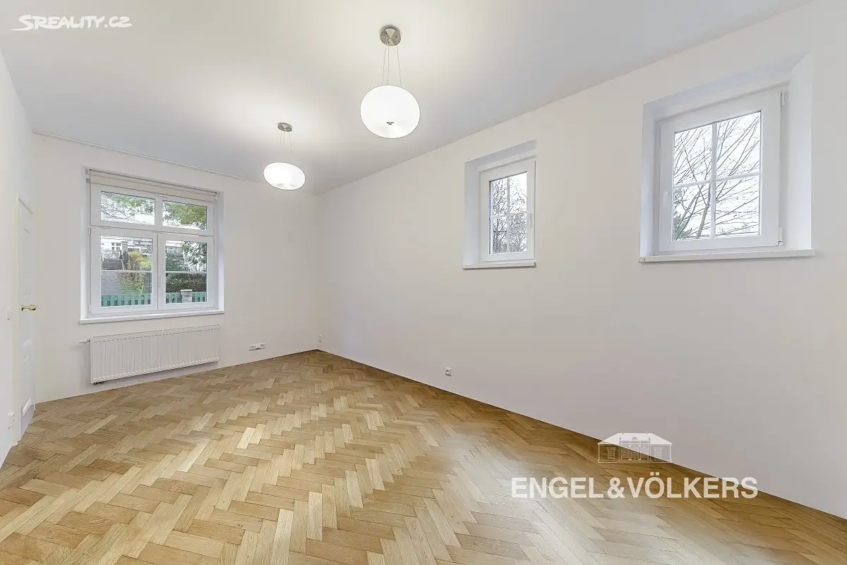 Pronájem bytu 2+1 60 m², U Okrouhlíku, Praha 5 - Smíchov