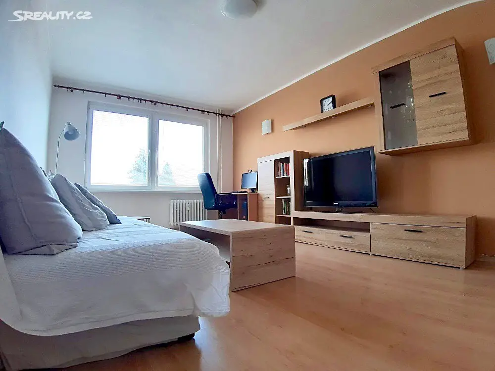 Pronájem bytu 3+1 86 m², Na Občinách, Hradec Králové - Nový Hradec Králové