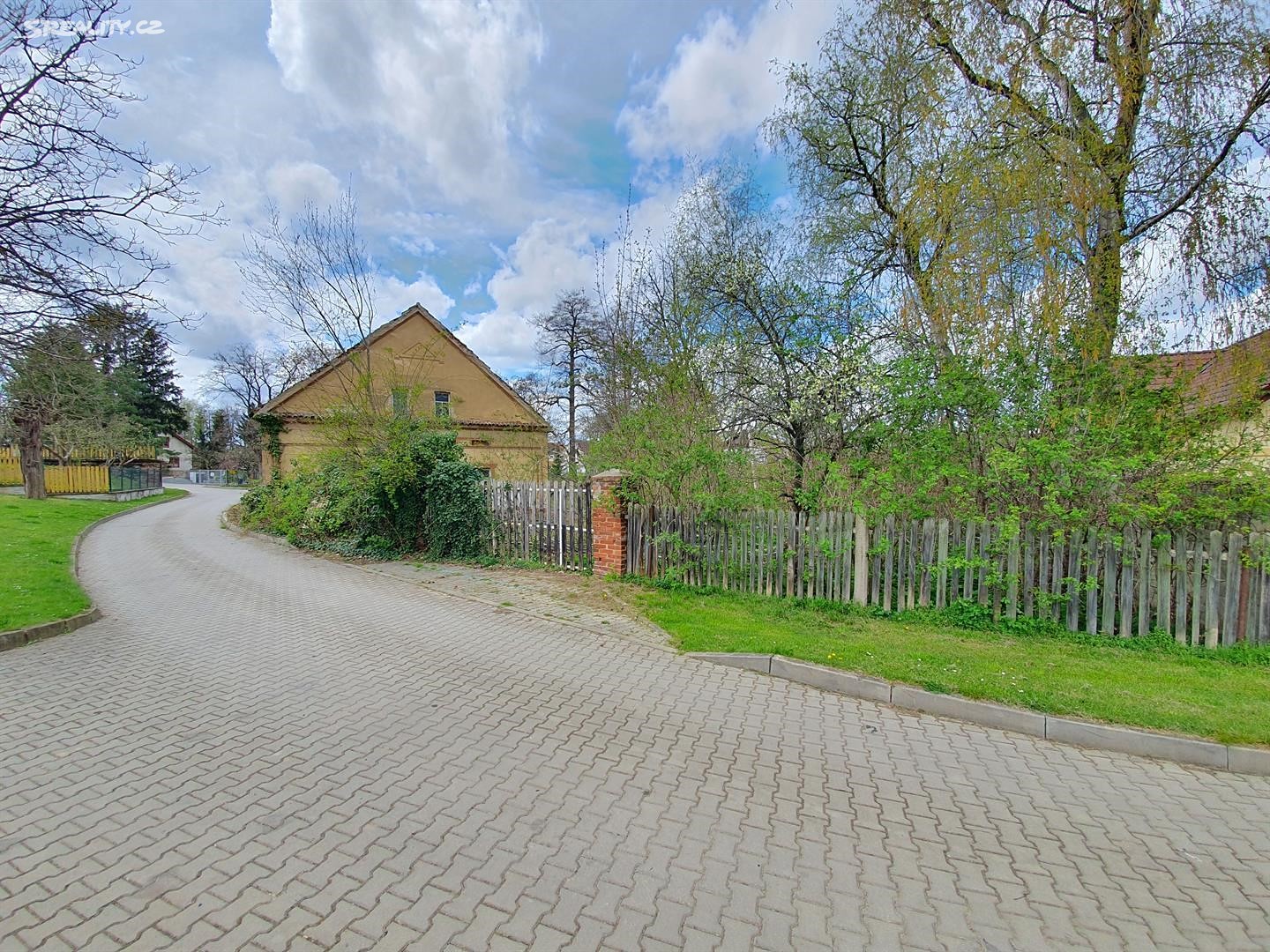 Prodej  stavebního pozemku 1 387 m², Nupaky, okres Praha-východ
