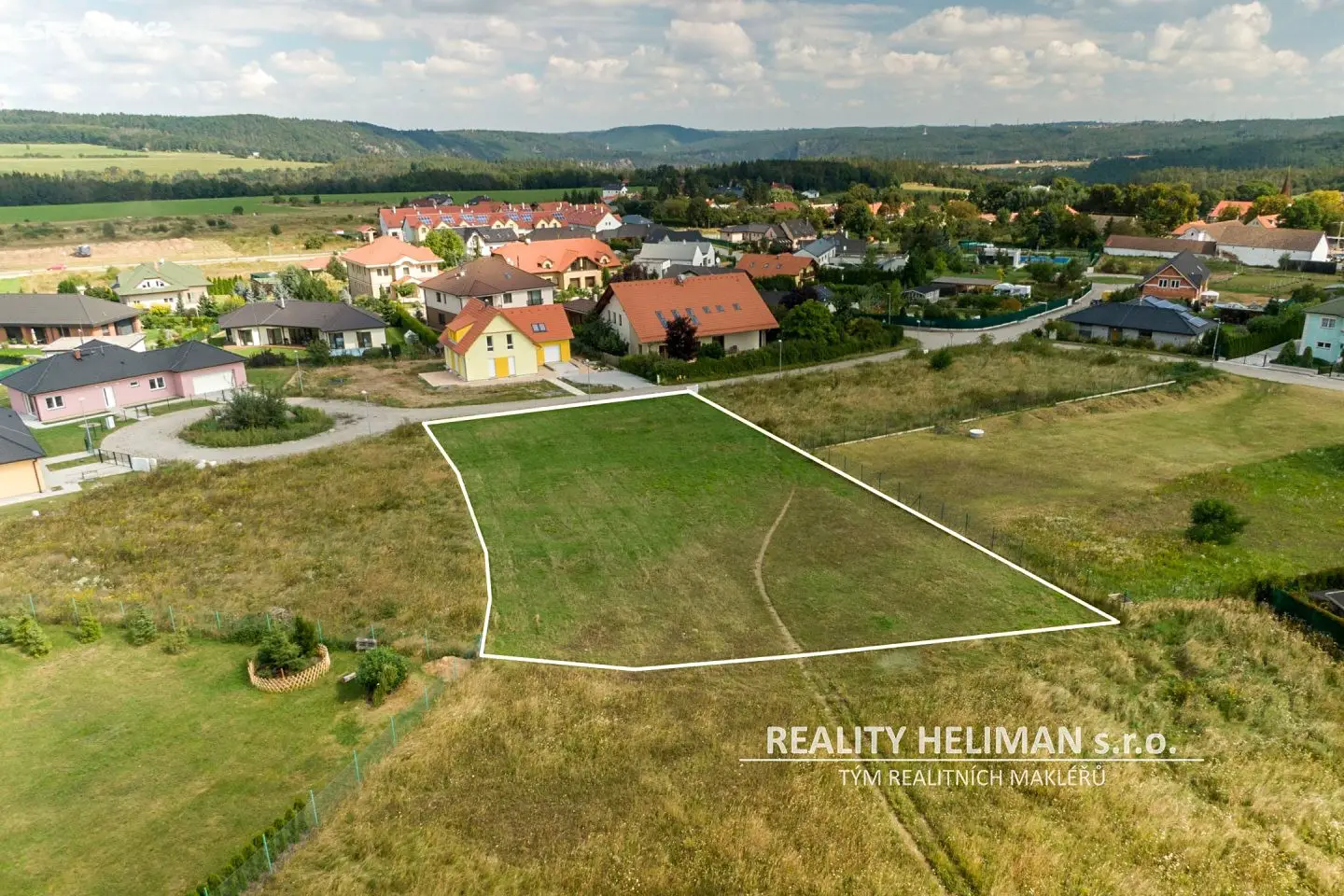 Prodej  stavebního pozemku 1 968 m², Trnová, okres Praha-západ