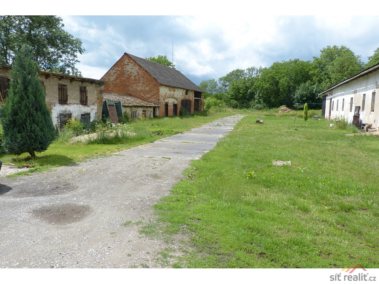 Prodej  zemědělské usedlosti 1 800 m², pozemek 14 056 m², Stránka, okres Mělník
