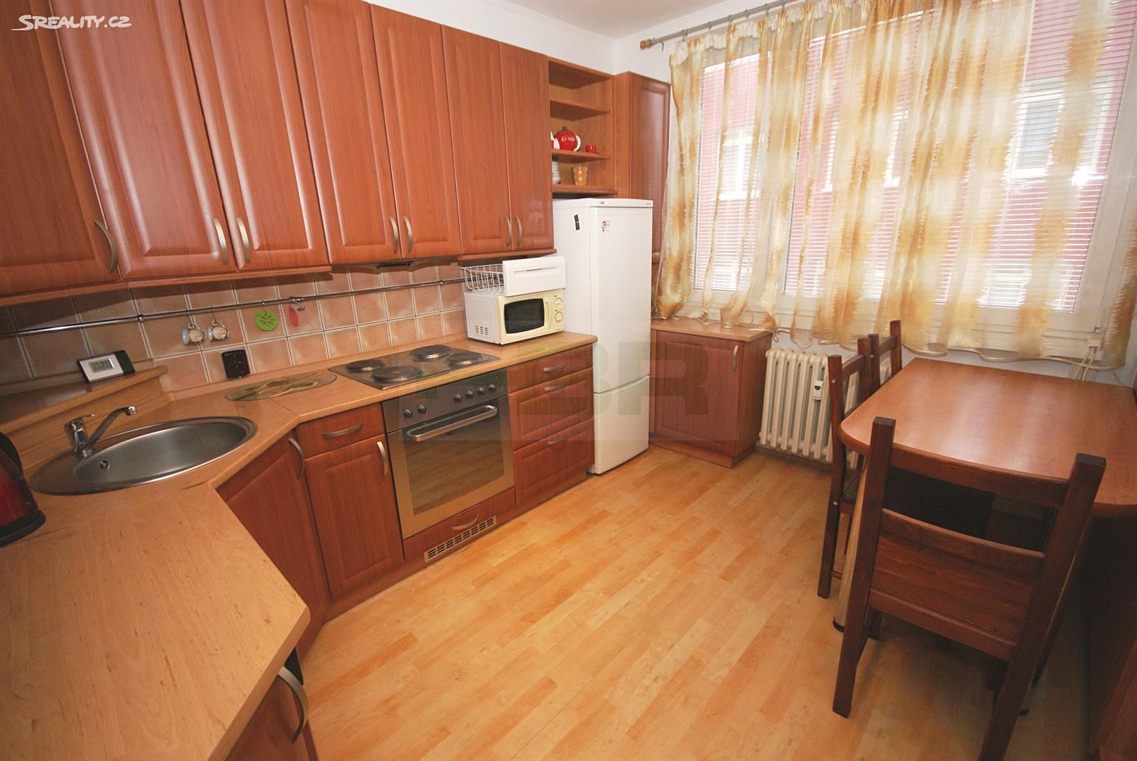 Pronájem bytu 1+kk 38 m², Třinecká, Praha 9 - Letňany