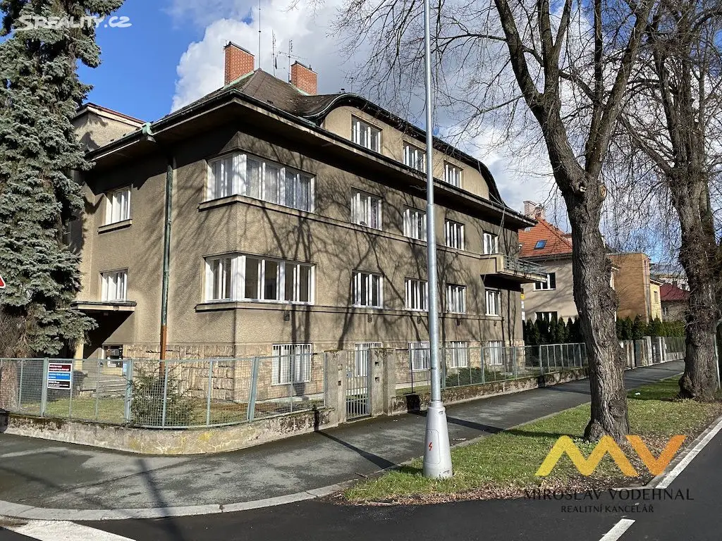 Pronájem bytu 4+1 130 m², Nezvalova, Hradec Králové