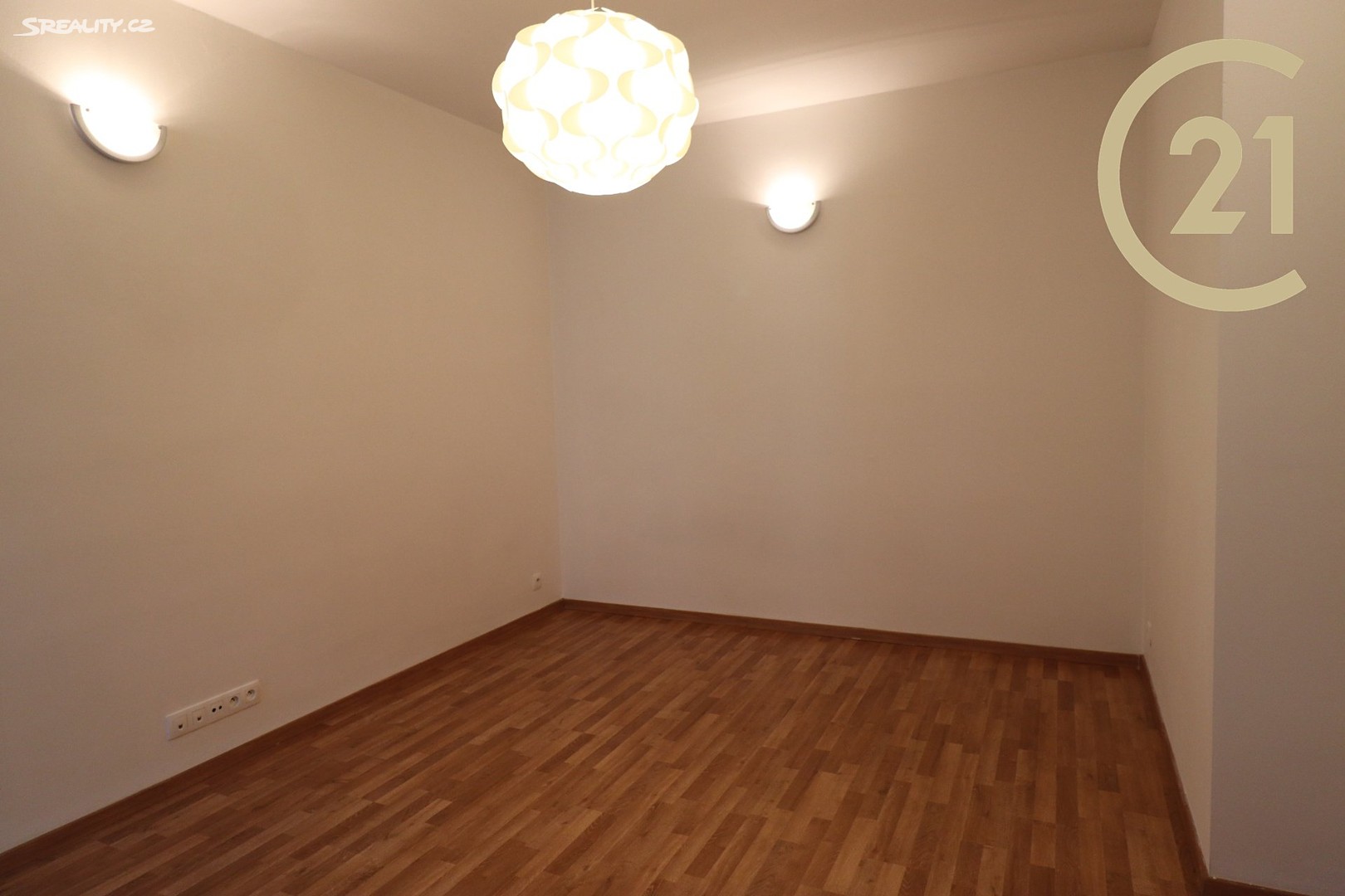 Pronájem bytu 1+1 43 m², Žerotínova, Praha 3 - Žižkov