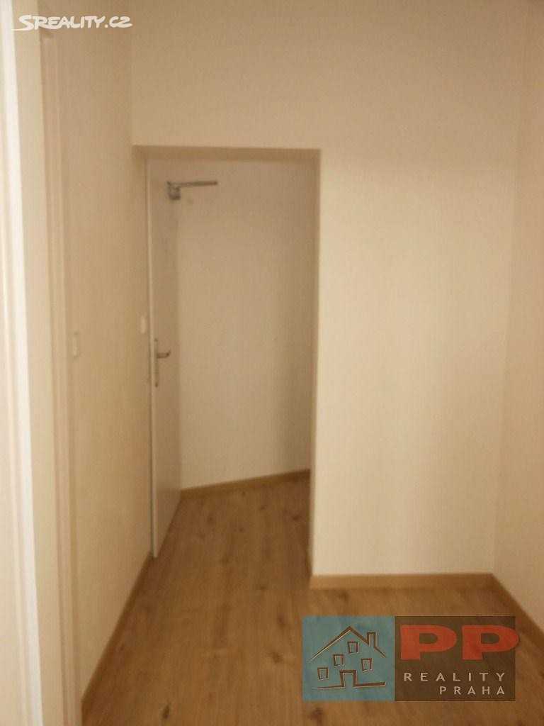 Pronájem bytu 1+kk 25 m², Hornoměcholupská, Praha 10 - Hostivař