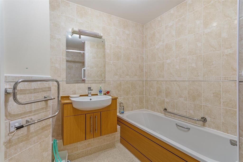 Bath/ Shower Room