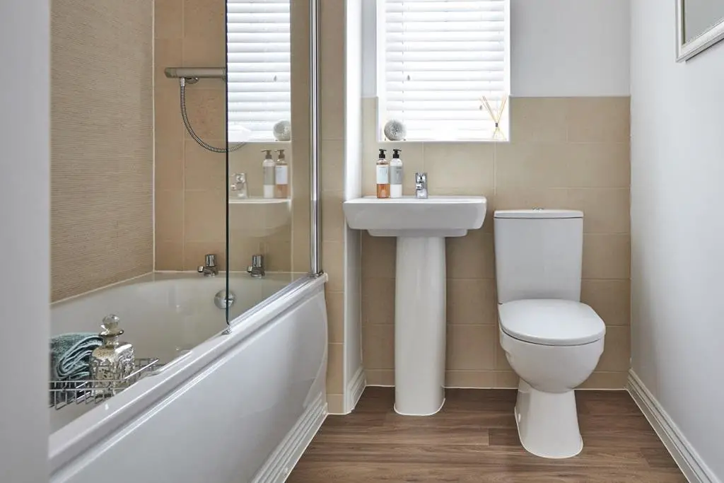 An example of a bungalow main bathroom