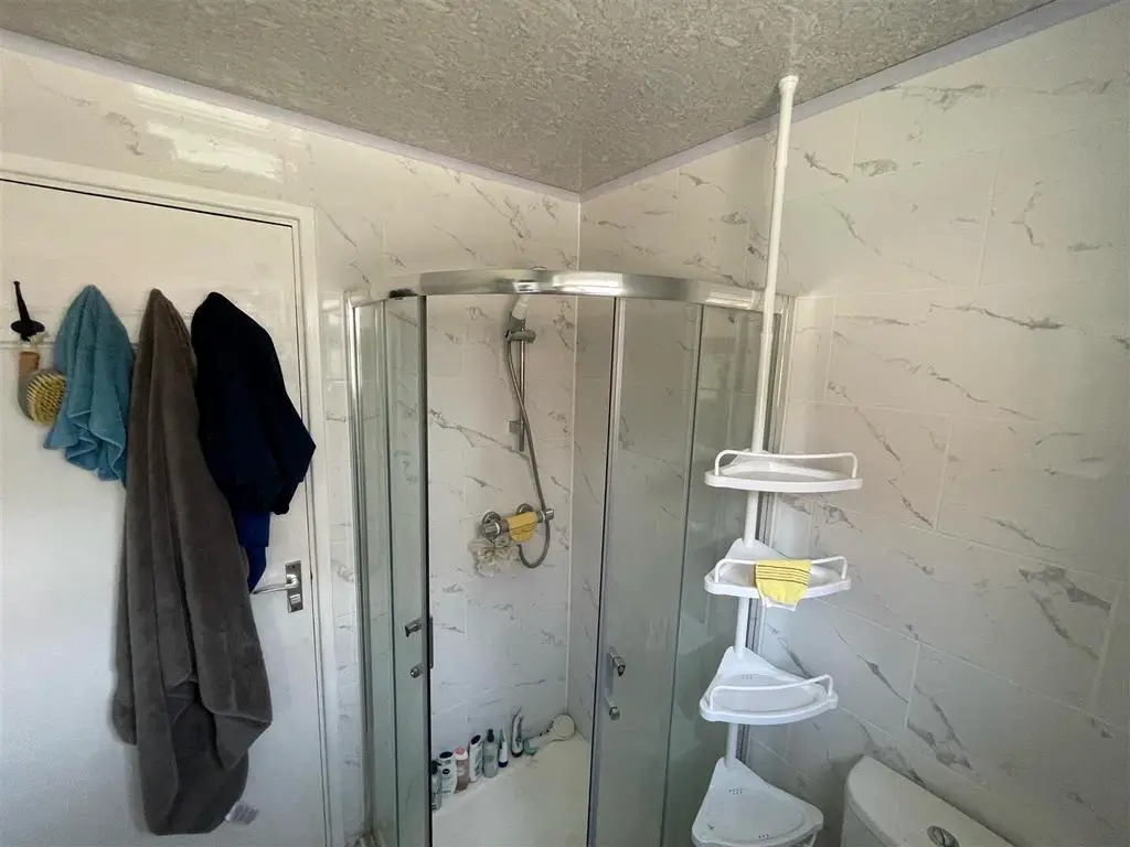 Bathroom 3.jpg