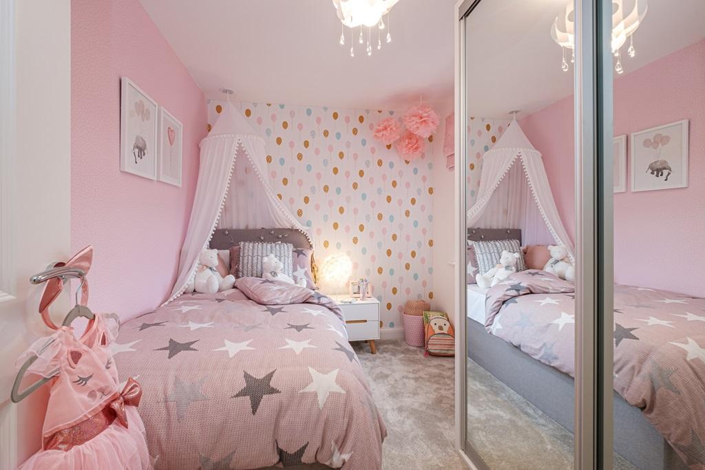 Single pink child&#39;s bedroom