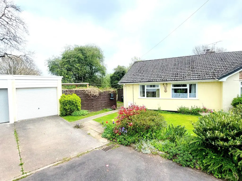 A well presented 2 bedroom Semi Detached Bungalow