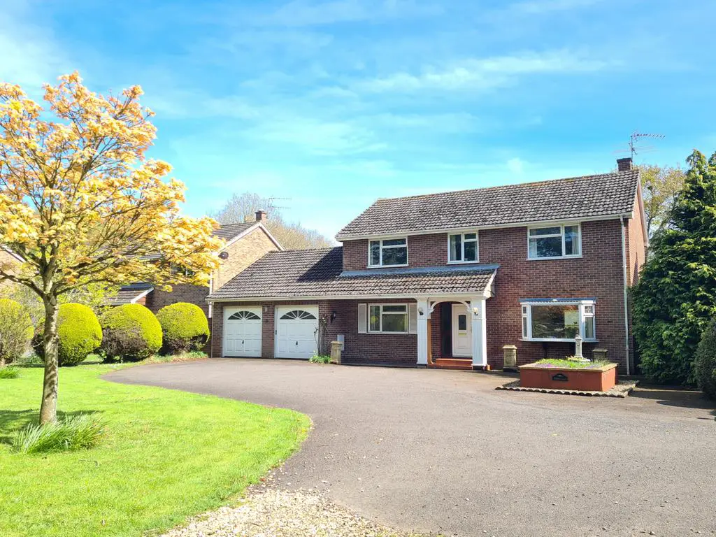 A 4 Bedroom Detached House pleasantly situated in