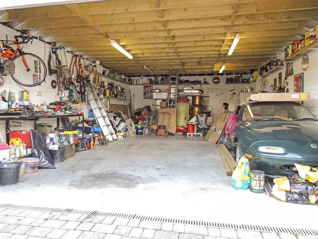Quadruple Garage/Workshop