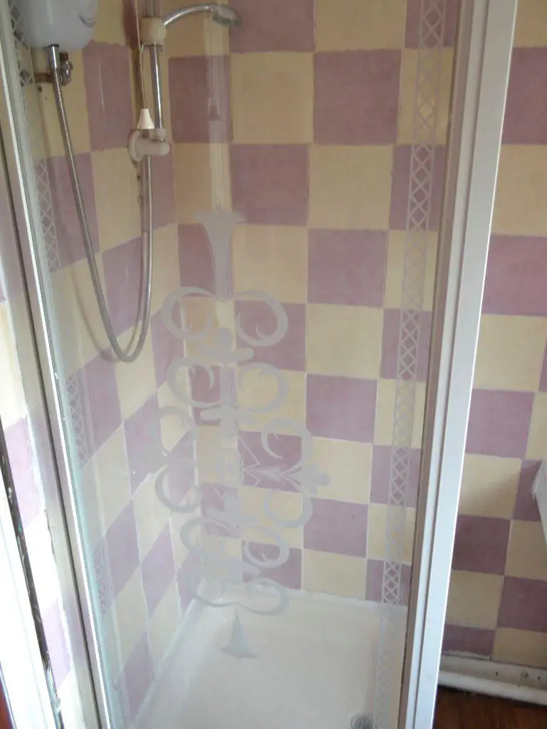 Shower room 2