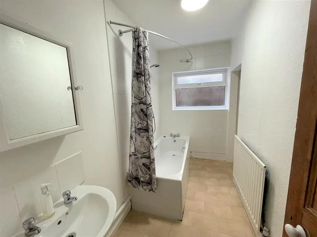 19a Newcombe Road Bathroom.JPG