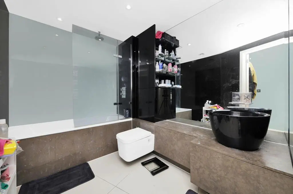 Main bathroom