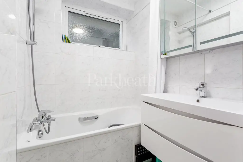 Flat A , 130 Haverstock Hill NW3 2 AY 3.jpg