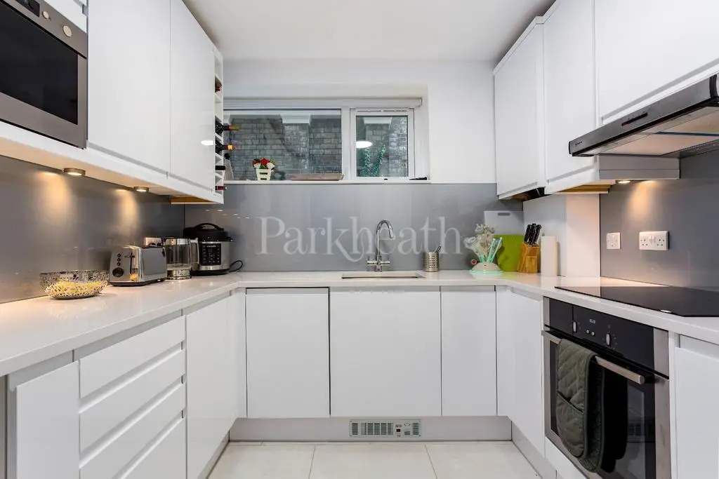 Flat A , 130 Haverstock Hill NW3 2 AY 4.jpg