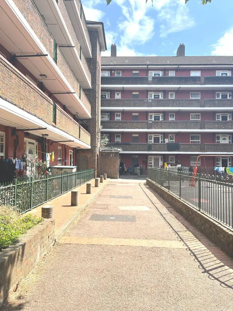 2 bed flat for sale