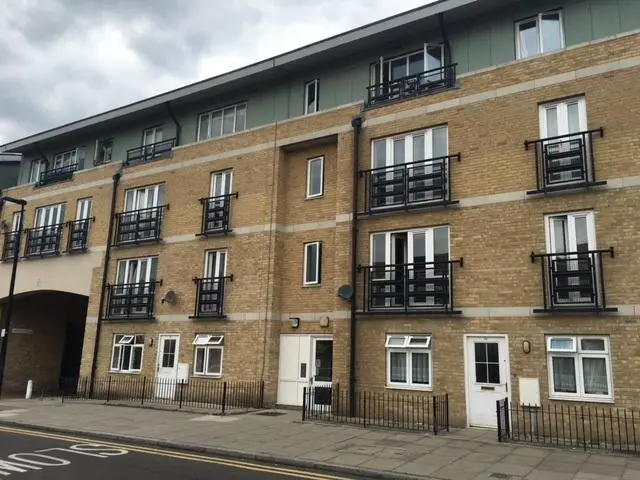 2 Bedroom Flat Available To Let IN Broomfield str