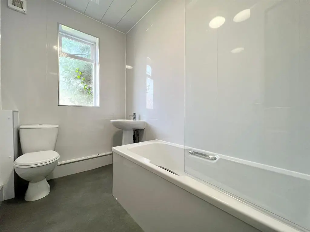 USE bathroom (3).jpg