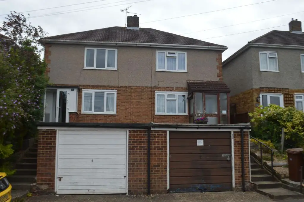 Newly refurbished 2 bedroom semi detached house t
