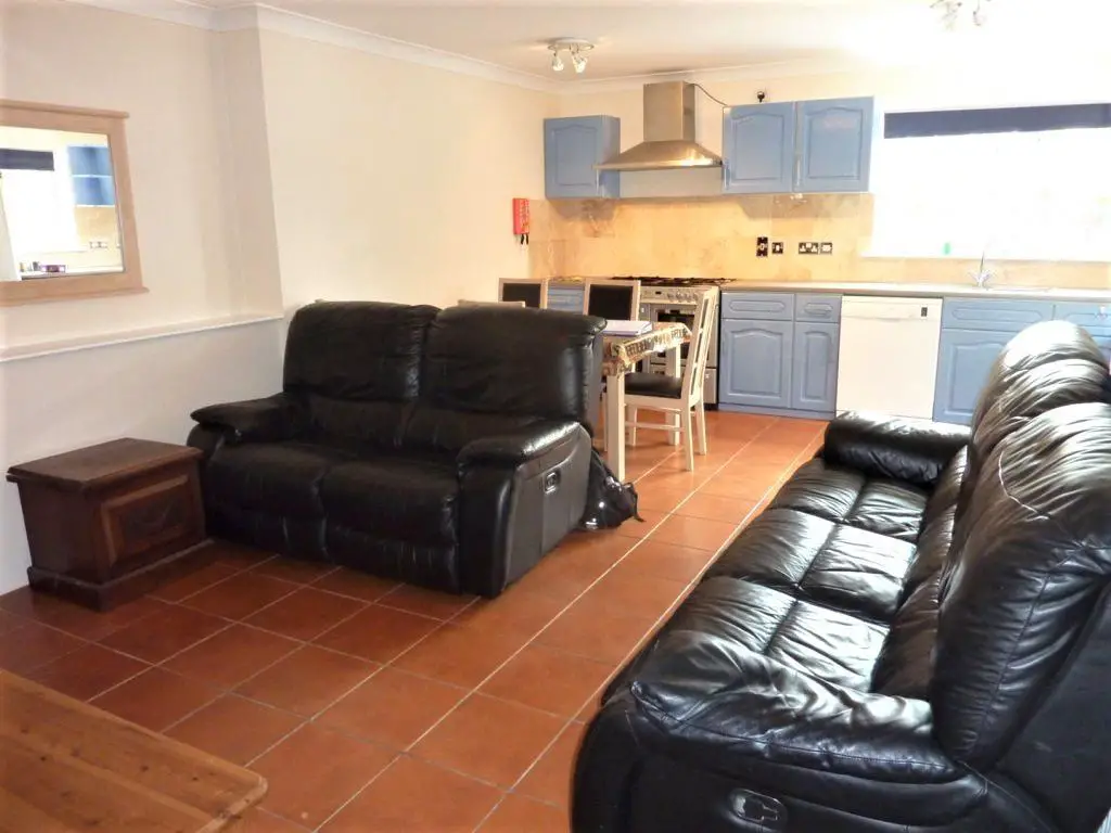 Ashenden living room kitchen.jpg