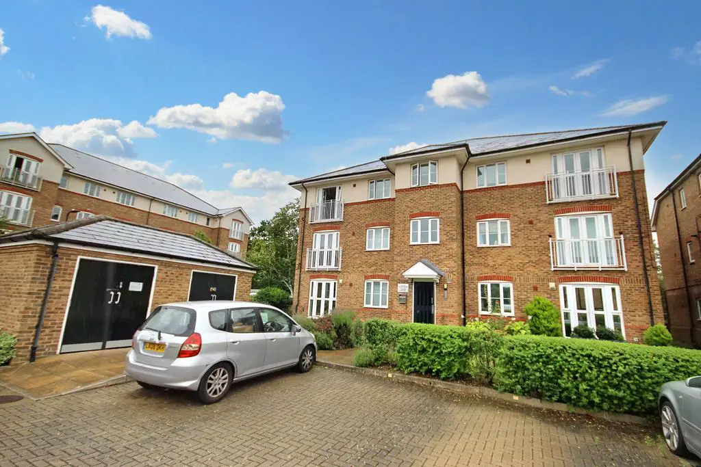 Periwood Crescent, Perivale, Middlesex UB6