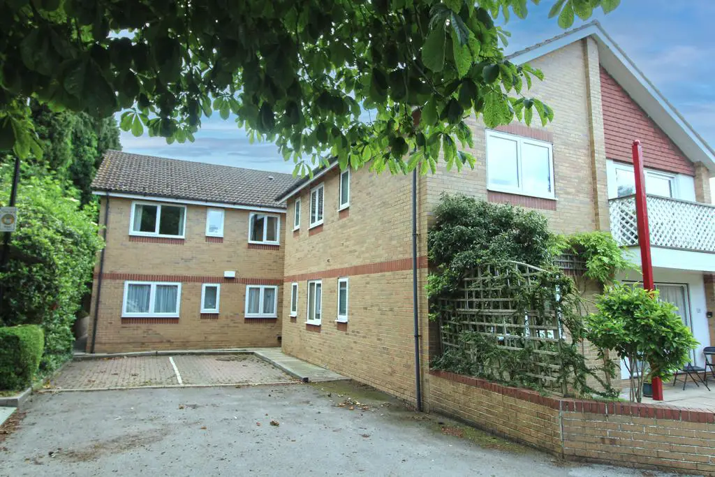 2 Bedroom Flat   For Sale by Auction