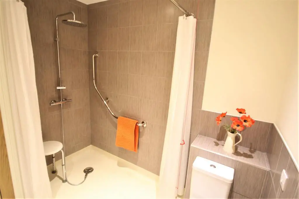 Wet Shower Room