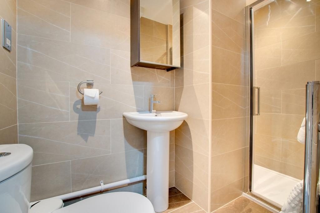 35 Grantham   shower room Small