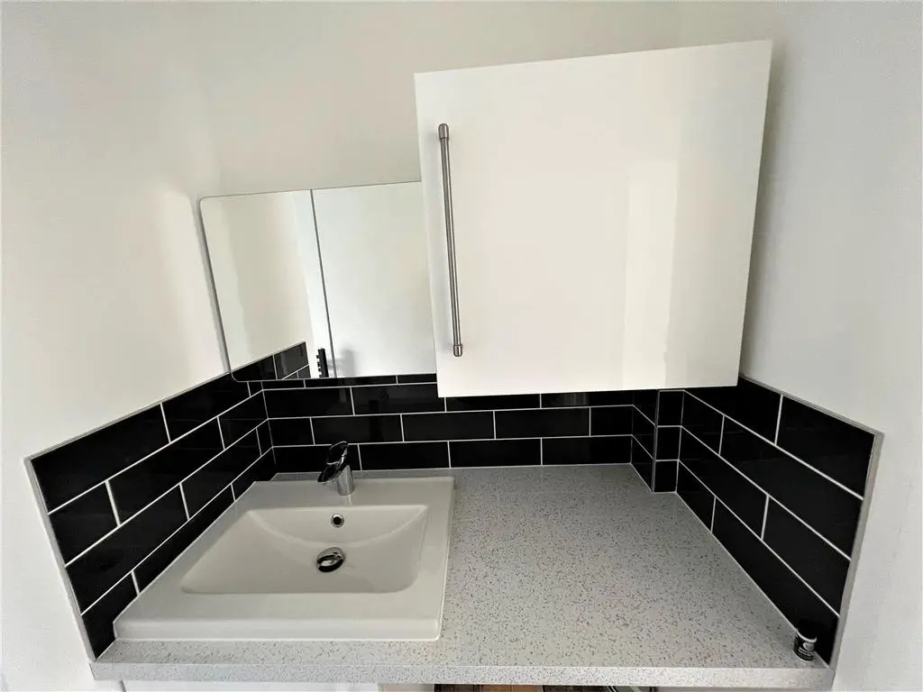 Bathroom 1.jpg