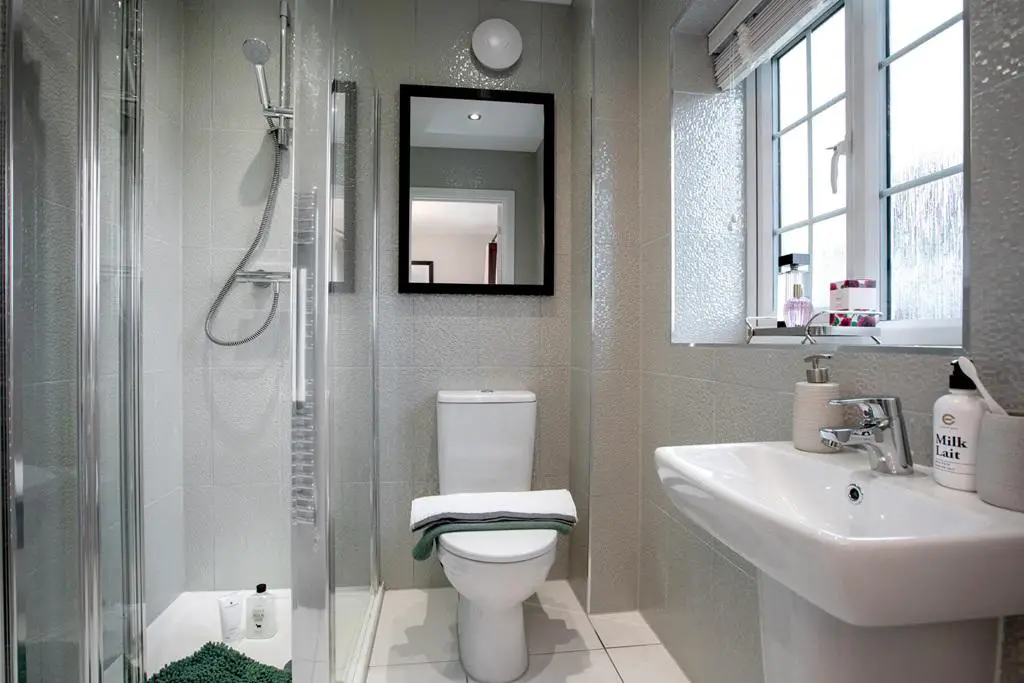 Finished with a modern en suite shower room