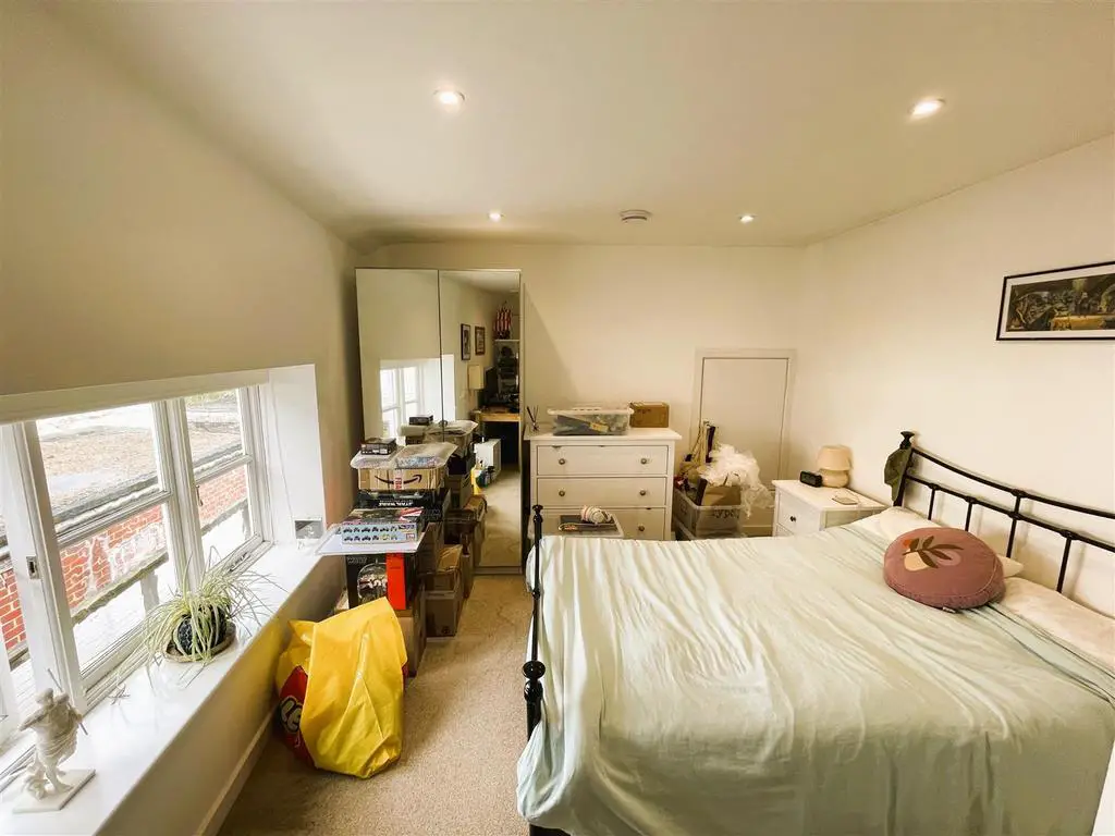 Flat 2, 100a bedroom 2.JPG