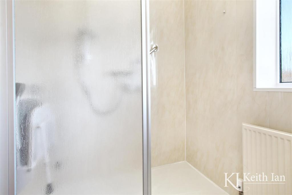 Shower room 2.jpg