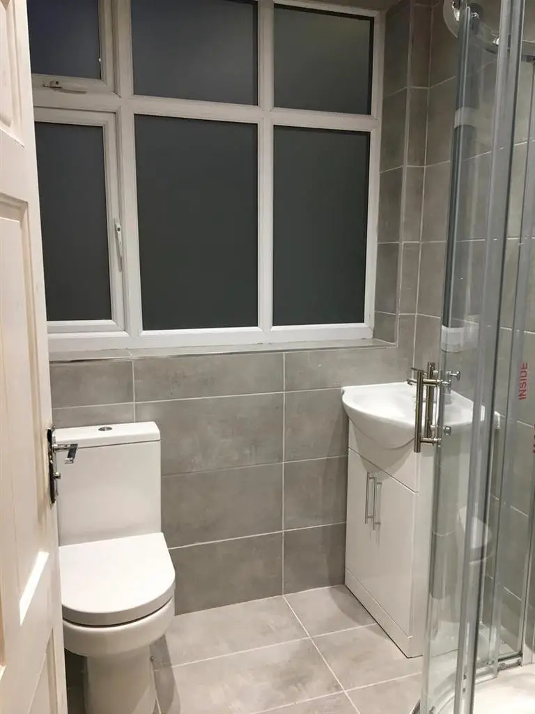 Bathroom1.jpg